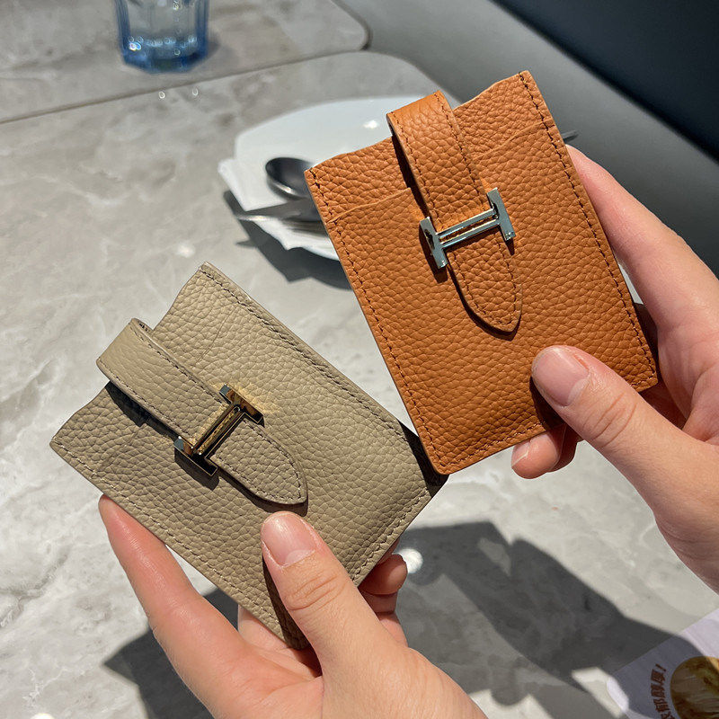 Pull-out card holder: a compact, premium genuine leather case.